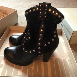 BCBGENERATIONS Winston Black Boots Size 7.5M